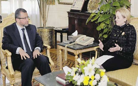   مصر اليوم - دعوى قضائية ضد مرسي وقنديل تُطالب بطرد السفيرة الأميركية من مصر