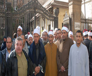   مصر اليوم - الدعاة والأئمة يعلنون تعليق الاعتصام على رصيف الأوقاف