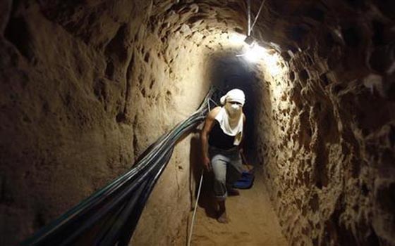 مصر اليوم - مصر تعتقل ضابط مخابرات فلسطيني وآخر من فتح تسللا عبر الأنفاق