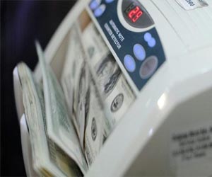   مصر اليوم - ضربة جديدة بسعر صرف الجنيه أمام الدولار