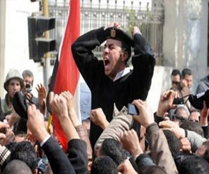   مصر اليوم - أميني شرطة في المطرية  يضربون عن الطعام لإبعادهما عن سكنهما