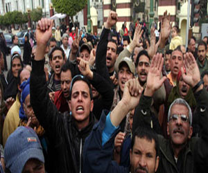   مصر اليوم - تظاهر أهالي الدويقة أمام المحافظة للمطالبة بوحداتهم السكنية