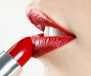   مصر اليوم - دراسة تحذر من كثرة استخدام أحمر الشفاه