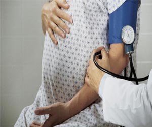   مصر اليوم - التحرش بالأم يزيد احتمال انجاب أطفال توحد