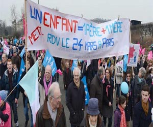   مصر اليوم - فرنسا: مئات الآلاف يتظاهرون ضد مشروع قانون يسمح بزواج المثليين