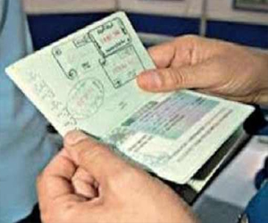   مصر اليوم - جمارك مطار القاهرة تضبط 10 ألاف تأشيرة ليبية مع راكب عائد من الصين