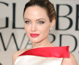   مصر اليوم - هيغ يزور أفريقيا برفقة آنجيلنا جولي لإطلاق حملة ضد الاغتصاب