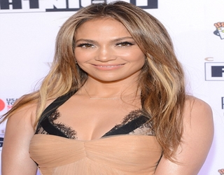   مصر اليوم - جينيفر لوبيز بثوب من التول الأسود