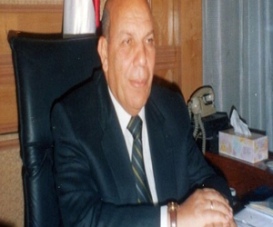   مصر اليوم - عادل لبيب محافظ قنا يكرم أمهات شهداء سيناء