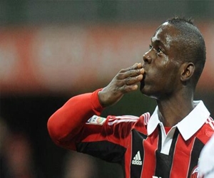   مصر اليوم - بالوتيلي: لست الأقوى ونادم على رمي قميص الإنتر