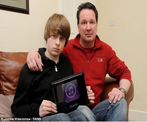   مصر اليوم - بريطاني يسلّم ابنه إلى الشرطة