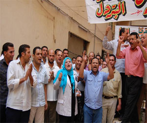 مصر اليوم - عمال بتروتريد في السويس ينظمون وقفة احتجاجية