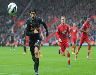 مصر اليوم - معركة ثلاثية طاحنة لضم لويس سوريز