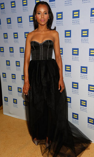 مصر اليوم - كيري واشنطن في فستان من الساتان والتول الأسود