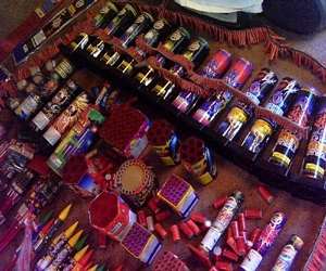   مصر اليوم - الألعاب النارية في السويس من مجرد لعبة إلى سلاح قاتل