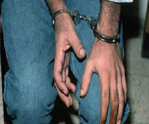   مصر اليوم - سلطات مطار الأقصر تحبط تهريب  أقراص مخدرة إلى الكويت