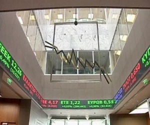 مصر اليوم - انهيار بورصة اثينا الى ما دون 6,83% منتصف الجلسة بسبب ازمة قبرص