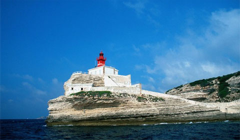   مصر اليوم - الطبيعة البكر والحياة الصحية باتجاه جزيرة كورسيكا