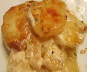   مصر اليوم - بطاطس بالصوص الأبيض والجبن الشيدر