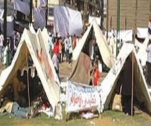   مصر اليوم - المعتصمون في التحرير يهاجمون المحلات في محيط الميدان وباب اللوق