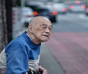   مصر اليوم - مسن ياباني يهدد بتفجير التلفزيون بعد رفض اشراكه في مسابقة غناء