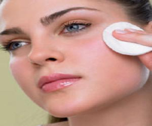   مصر اليوم - الإزالة الخاطئة للمكياج تقلل فرص البشرة في النضارة