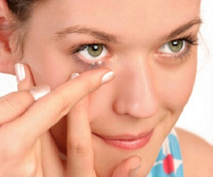   مصر اليوم - أميركية كادت تفقد بصرها لسبب طفيليات على عدساتها اللاصقة