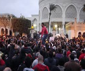   مصر اليوم - إصابة عشرات المتظاهرين في اشتباكات الإسكندرية