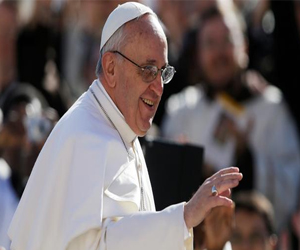   مصر اليوم - البابا فرنسيس يحث القساوسة على مساعدة الفقراء