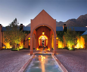 مصر اليوم - لا ريزيدانس جنوب أفريقيا تحفة فنية وسط الجبال والمساحات الخضراء