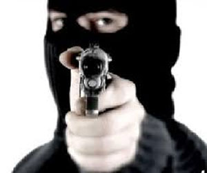   مصر اليوم - مسلحون يستولون على 100 ألف جنيه من خير زمان في الأقصر