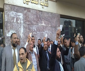   مصر اليوم - الإسكندرية:مئات المحامين يحتشدون تنديدًا باعتداء الشرطة عليهم