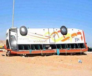   مصر اليوم - إصابة 13 شخصًا فى انقلاب أتوبيس سياحي في طريق مصر-الإسكندرية الصحراوي