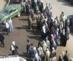 مصر اليوم - عمال سمنود يقطعون حركة القطارات بين طنطا ودمياط