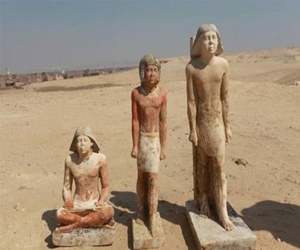   مصر اليوم - ضبط 4 أشخاص وبحوزتهم قطع أثرية في الجيزة