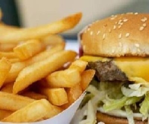   مصر اليوم - تناول الغذاء الدهني قبل الجراحة قد يقلل من فرص تعافي الأنسجة