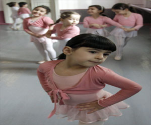   مصر اليوم - معهد الباليه يحتفل بـيوم اليتيم وأعياد الربيع على مسرح سيد درويش