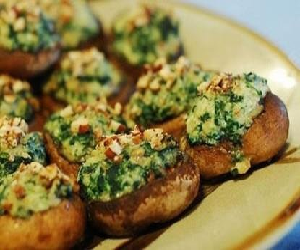   مصر اليوم - الفطر المحشي بخلطة السبانخ