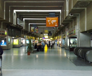   مصر اليوم - سلطات مطار القاهرة تمنع طبيب أطفال شهيرًا من السفر