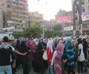   مصر اليوم - غضب في جامعة المنصورة بعد مقتل طالبة بسيارة أستاذة جامعية