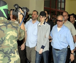   مصر اليوم - الكشف عن تفاصيل تحقيقات الاحتلال مع شاليط بعد إطلاق سراحه