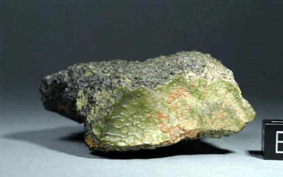   مصر اليوم - دراسة لحجر غريب يسقط من المشترى على الأرض في صحراء المغرب