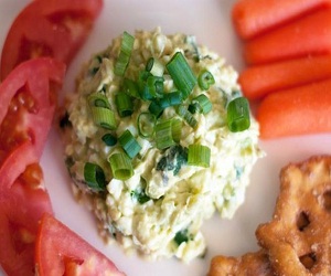   مصر اليوم - سلطة البيض بالهالبينو والأفوكادو