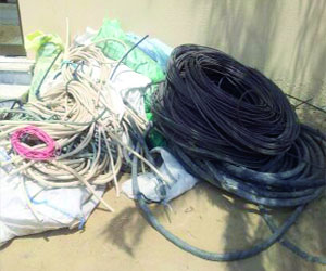 مصر اليوم - ضبط شخص بحوزته كمية كبيرة من الكابلات الكهربائية المسروقة في الفيوم