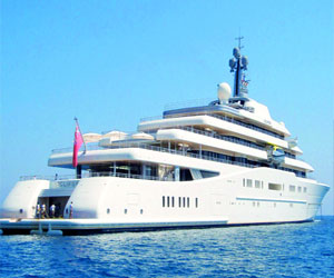   مصر اليوم - ثالث أكبر يخت عالميًا يعبر قناة السويس