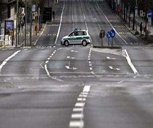   مصر اليوم - تعطل الحركة في قلب برلين بعد اكتشاف قنبلة تعود للحرب الثانية