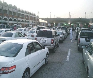   مصر اليوم - هروب فلبيني يتسبب في أزمة على جسر الملك فهد في السعودية