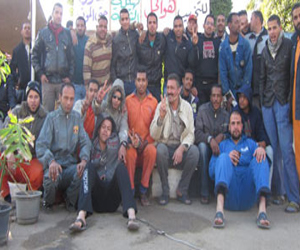   مصر اليوم - عمال 4 شركات في السويس يرفعون رايات العصيان