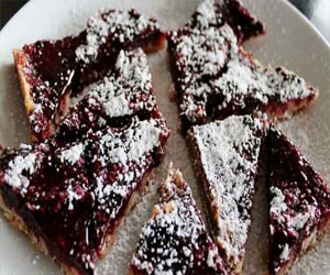   مصر اليوم - مثلثات الشوكولاتة بالتوت