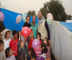   مصر اليوم - أول طبيب نفسي عربي يزور مخيمات اللاجئين السوريين